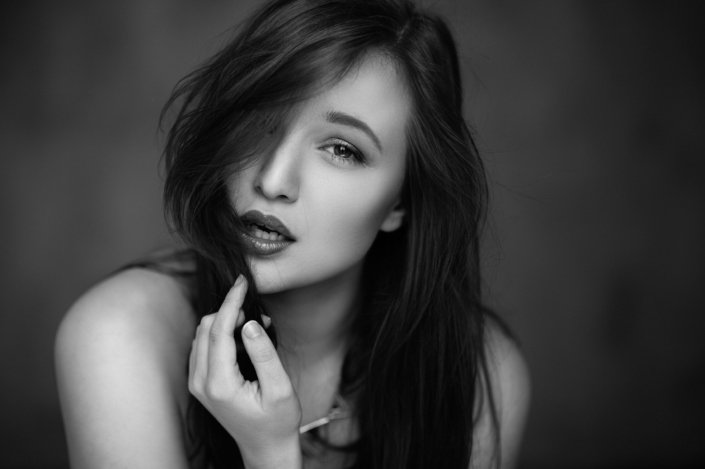 Model Janin, Portrait in schwarz-weiß