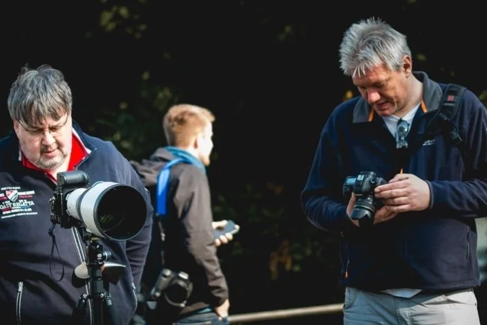 Teilnehmer des Outdoor Fotokurs im Gespräch